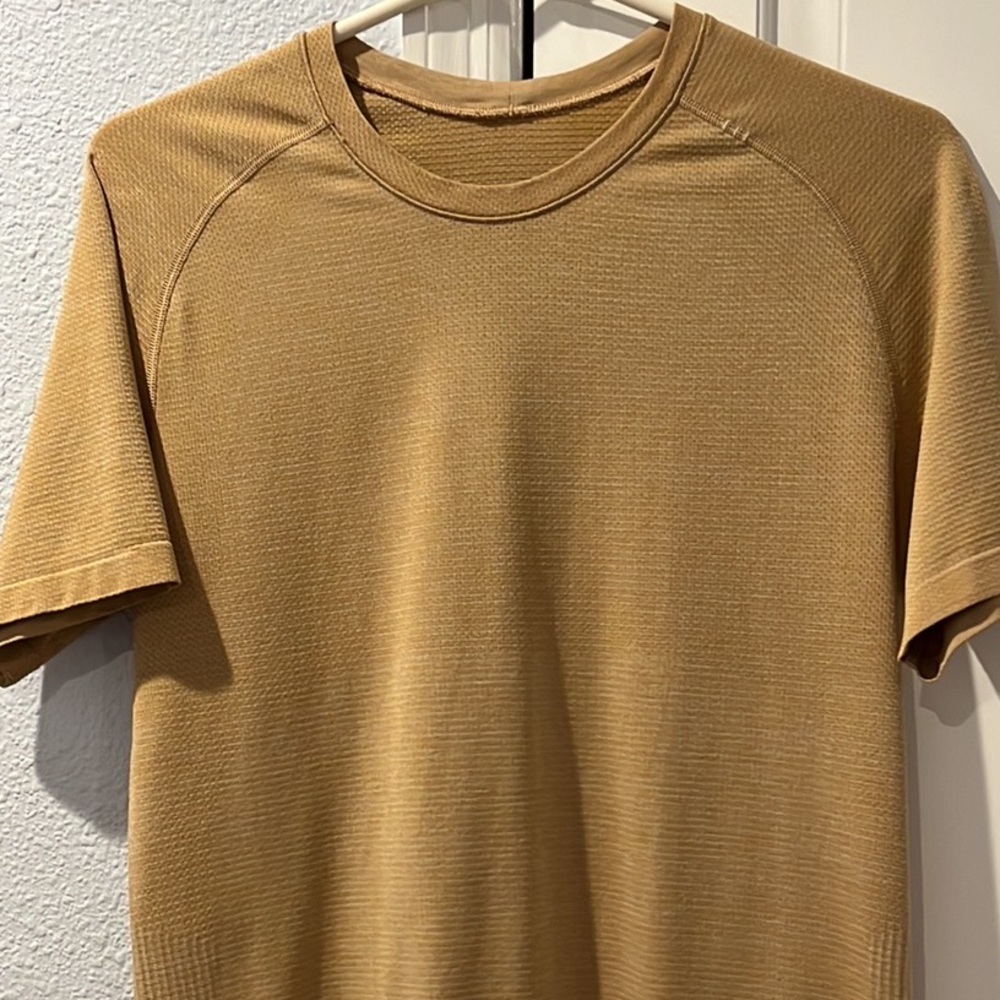 Metal Vent Tech Short-Sleeve Shirt-Size Small